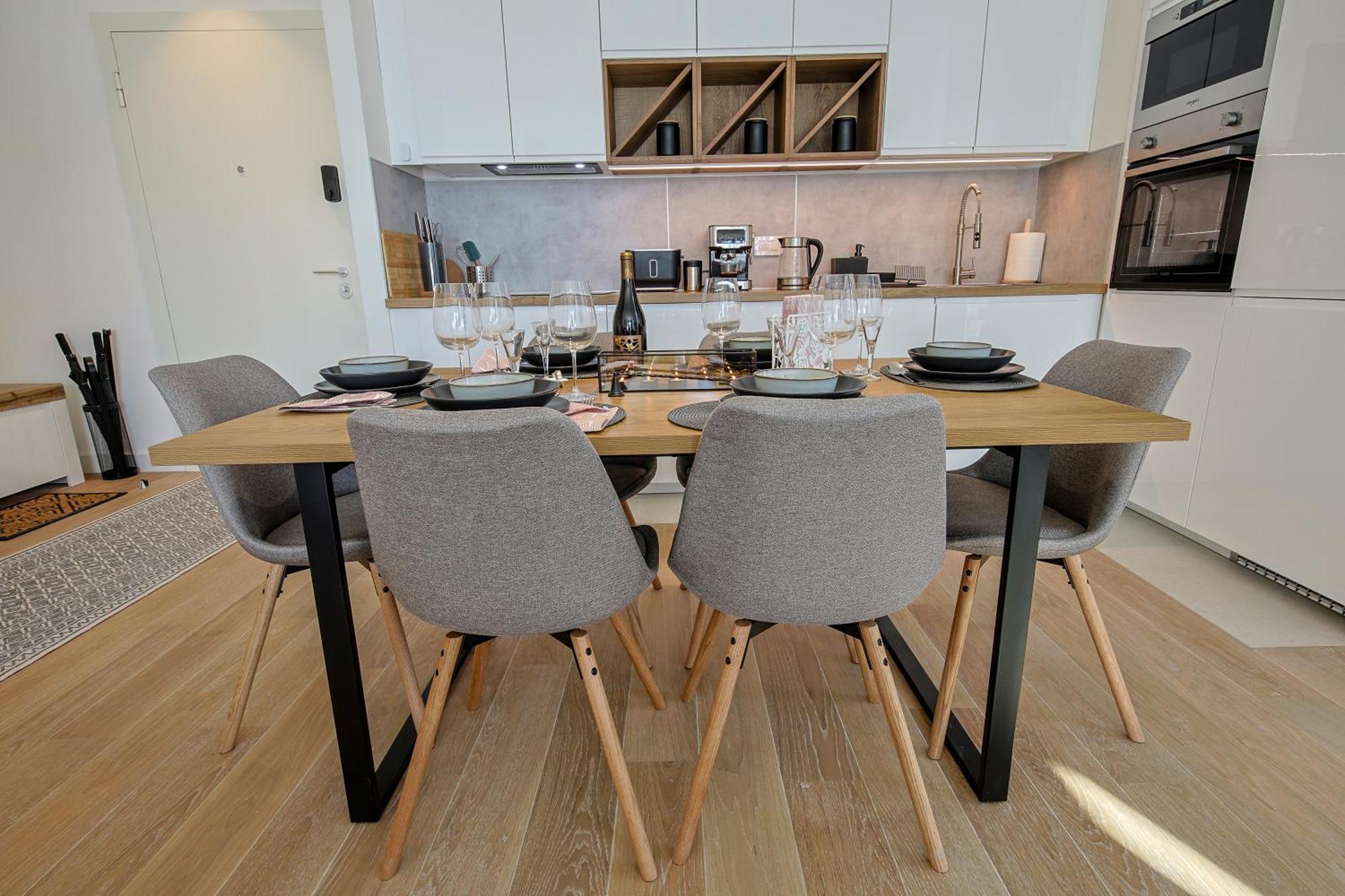 Eternal Lux Waterfront Apartment