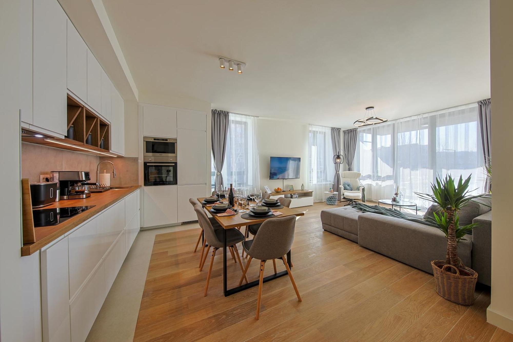 Eternal Lux Waterfront Apartment *