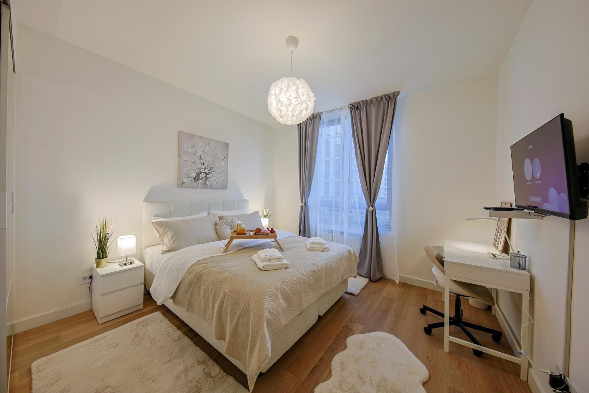 Eternal Lux Waterfront Apartment